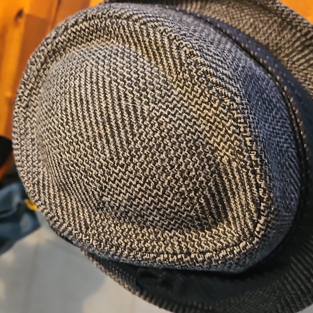 Stylish Black and Gray Bowler Hat - Picture 4 of 6